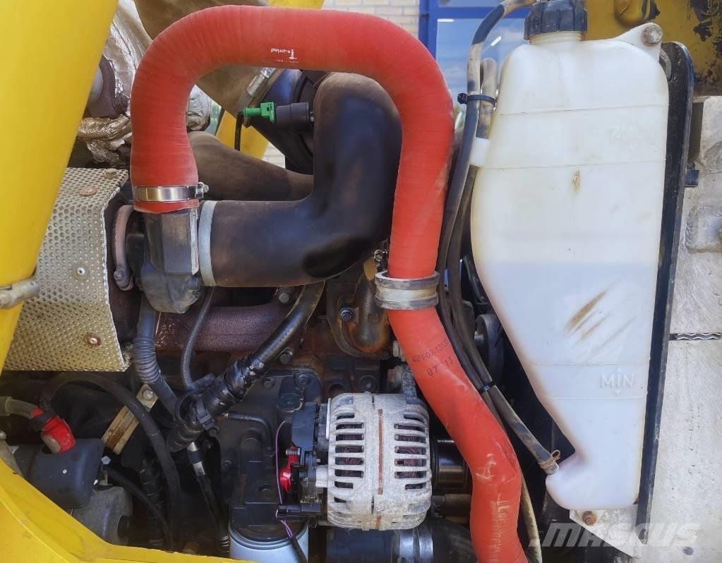 Komatsu WB 93 R-5 Rendegravere