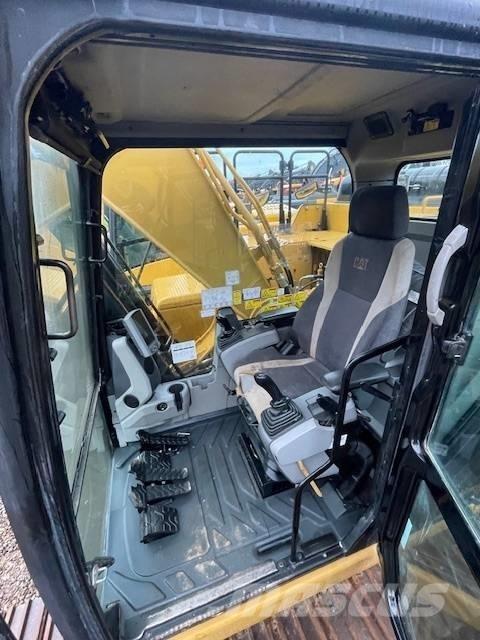 CAT 330FL Gravemaskiner på larvebånd