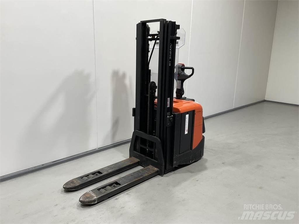BT SPE125L Selvkørende stablere