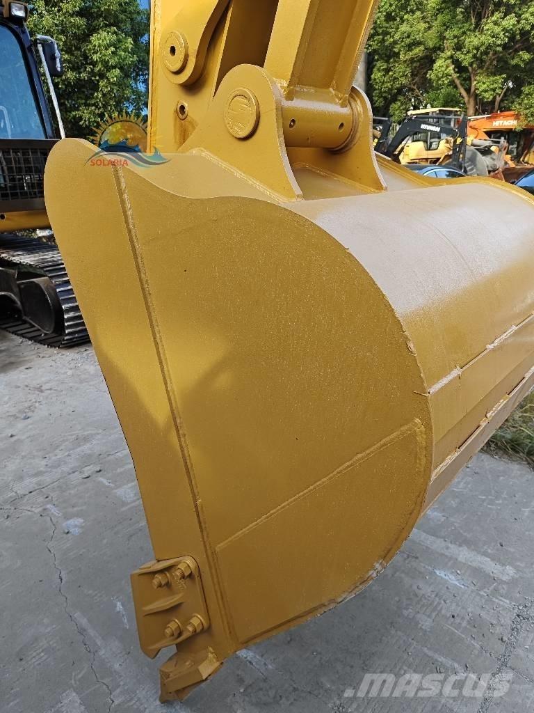 CAT 320D2L Gravemaskiner på larvebånd