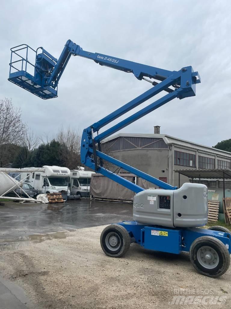 Genie Z 45/25 DC Bomlifte med knækarm