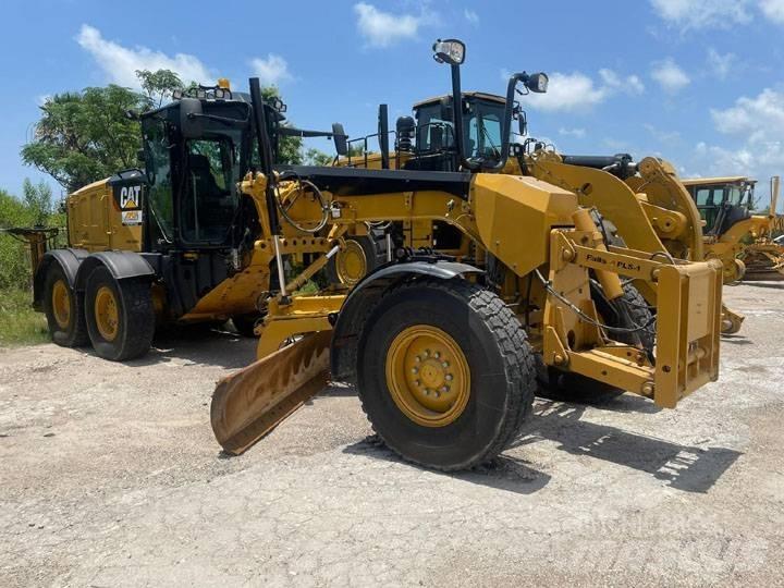 CAT 12 M 3 Vejhøvle / Gradere