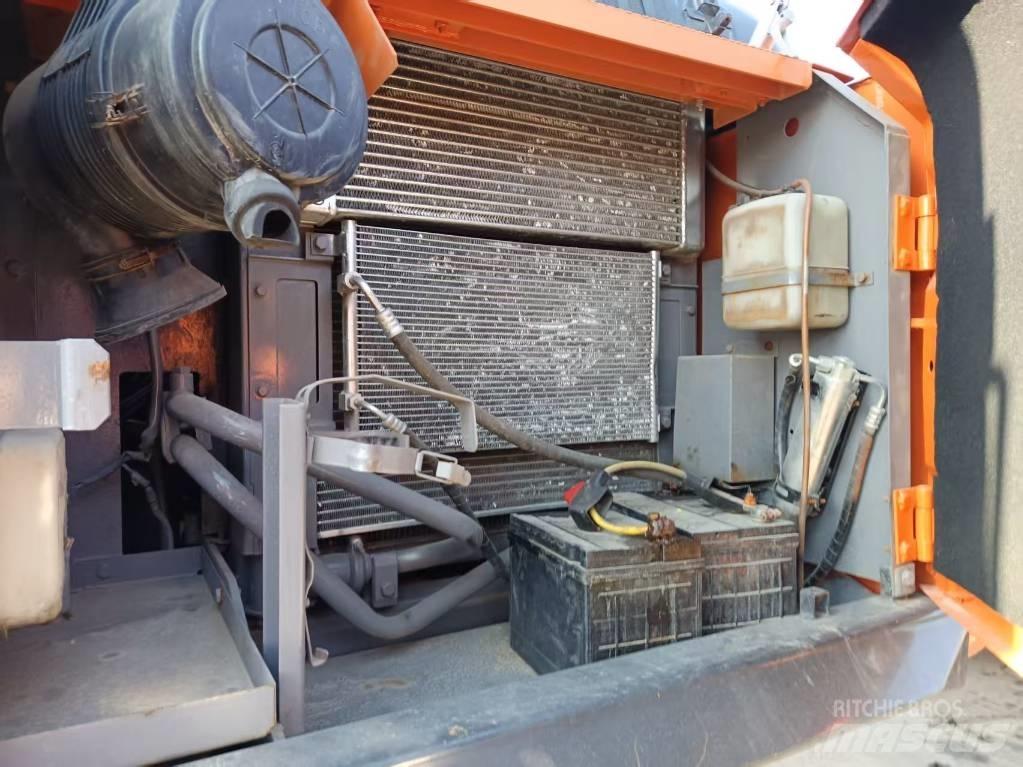 Hitachi ZX160 Gravemaskiner på larvebånd