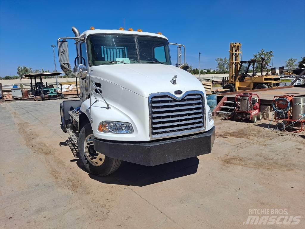 Mack CX612 Trækkere