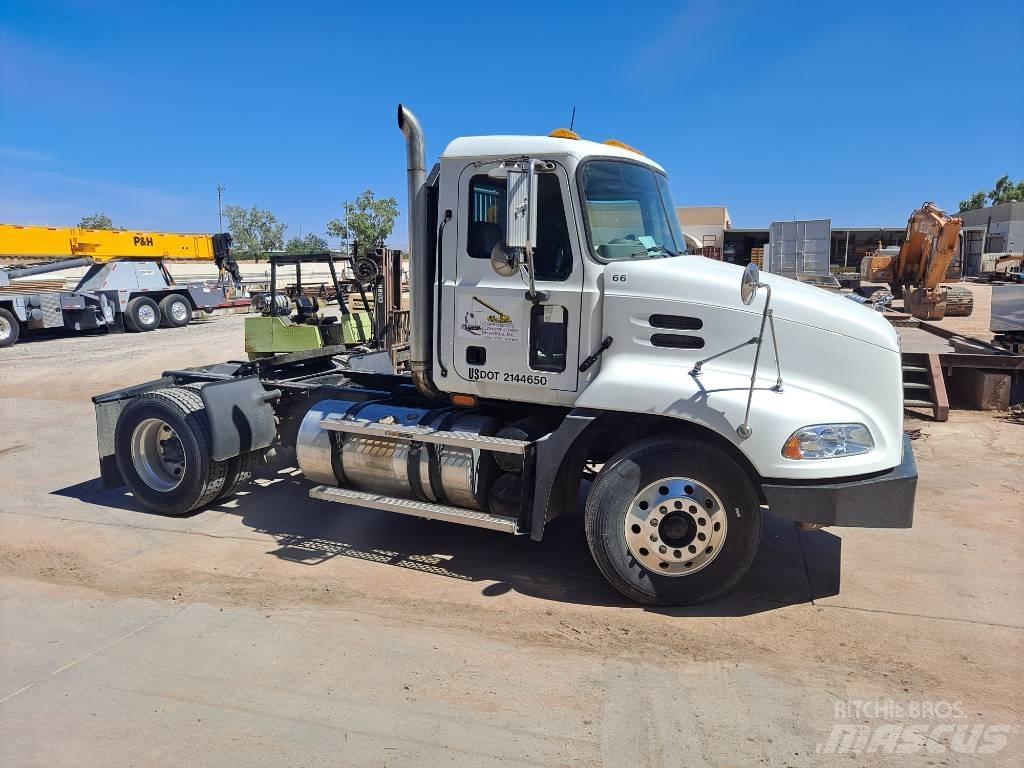 Mack CX612 Trækkere