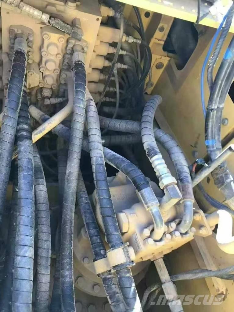 Komatsu PC 210 Gravemaskiner på larvebånd