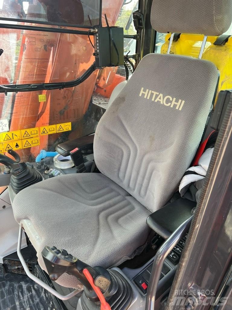 Hitachi ZX 135 US-6 Gravemaskiner på larvebånd