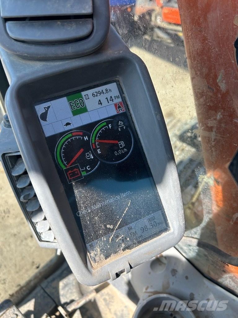 Hitachi ZX 135 US-6 Gravemaskiner på larvebånd