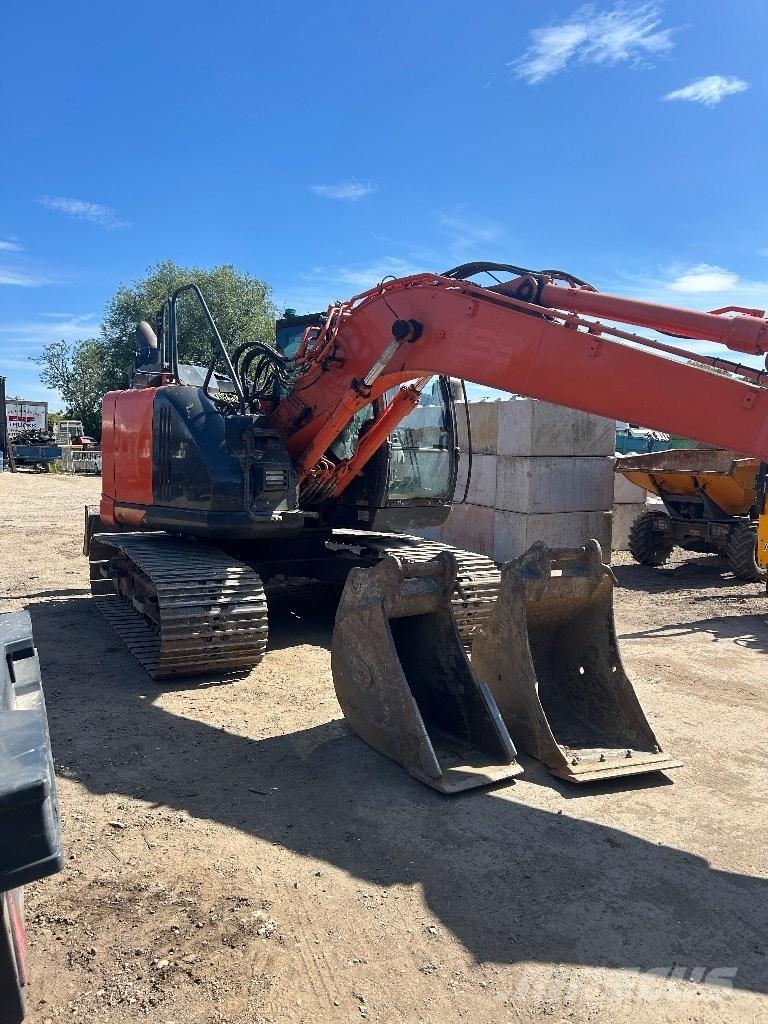 Hitachi ZX 135 US-6 Gravemaskiner på larvebånd
