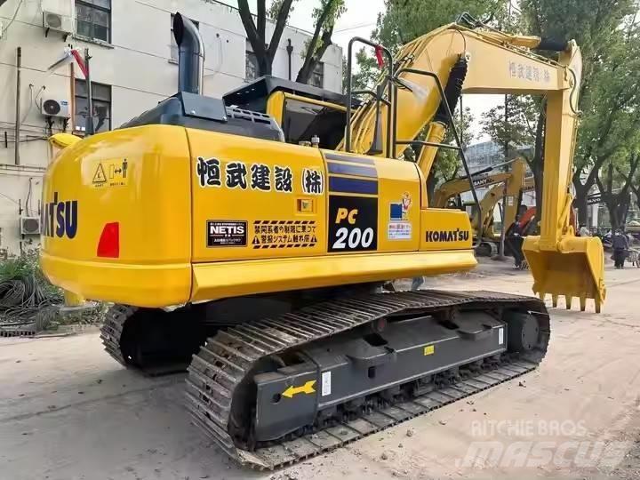 Komatsu PC200 Gravemaskiner på larvebånd