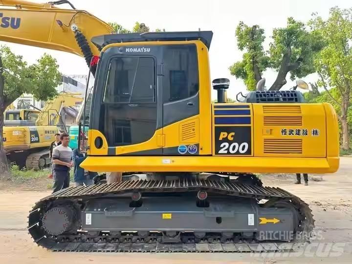 Komatsu PC200 Gravemaskiner på larvebånd
