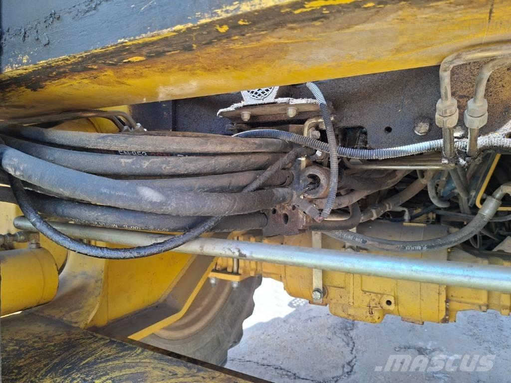 Komatsu WB 91 R Rendegravere