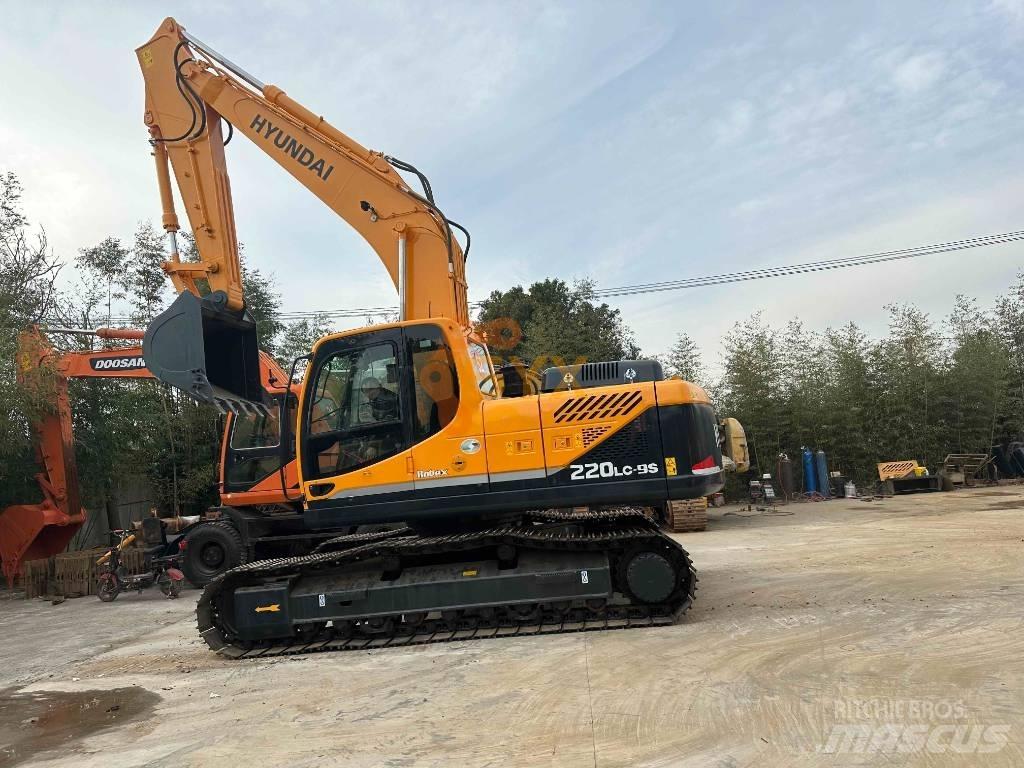 Hyundai R220 Gravemaskiner på larvebånd