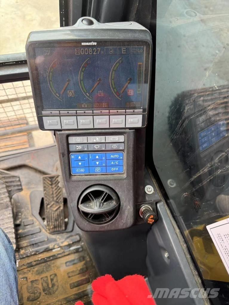 Komatsu PC 220-8 Gravemaskiner på larvebånd