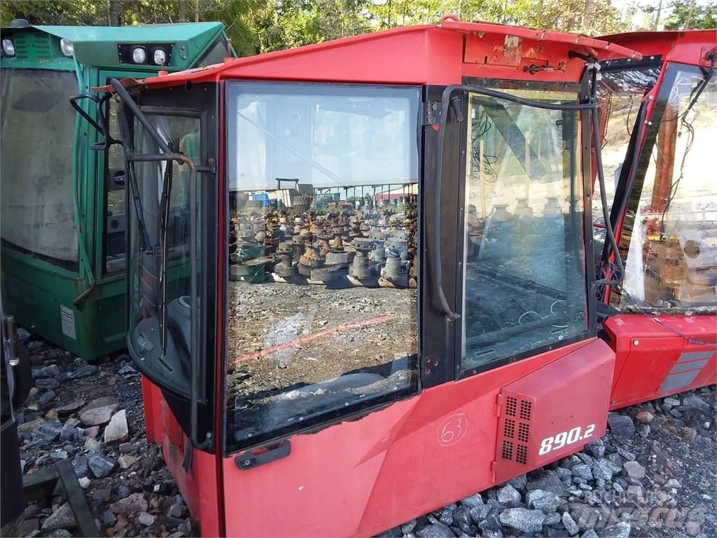 Valmet 890.2 Kabiner og interiør