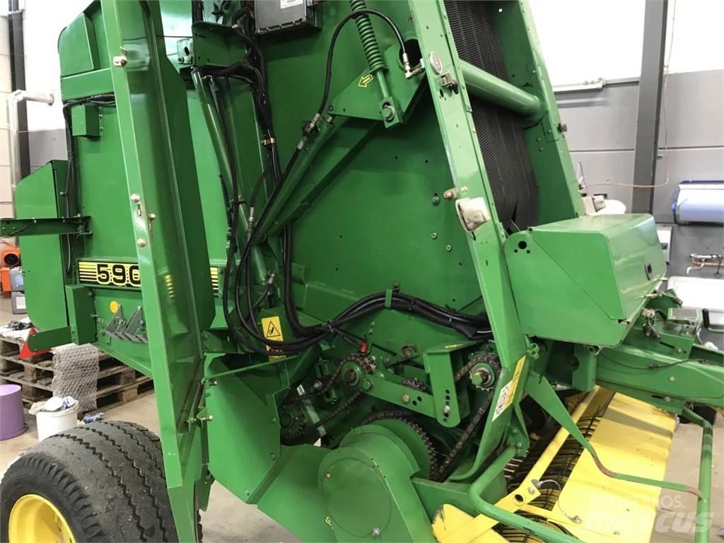 John Deere 590 Pressere til firkantede baller