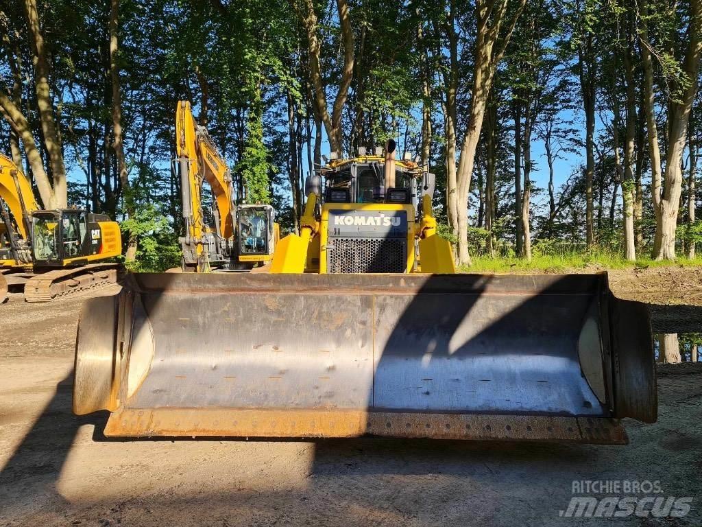Komatsu D65PX-17 Bulldozer på larvebånd