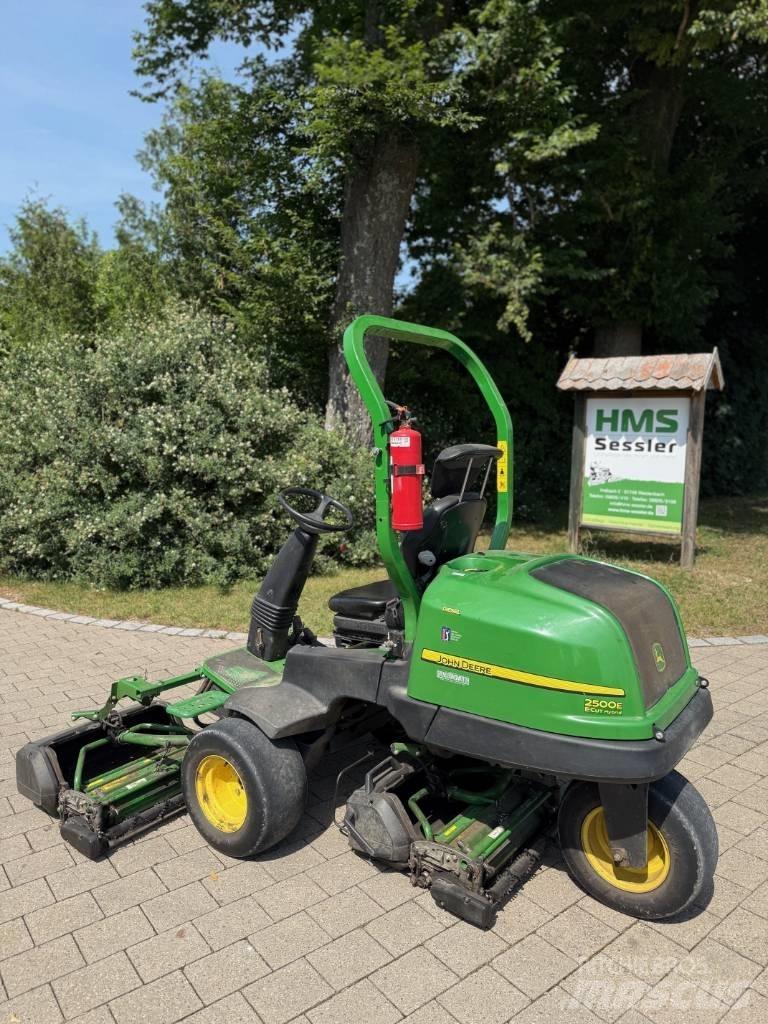 John Deere 2500 E Green plæneklippere