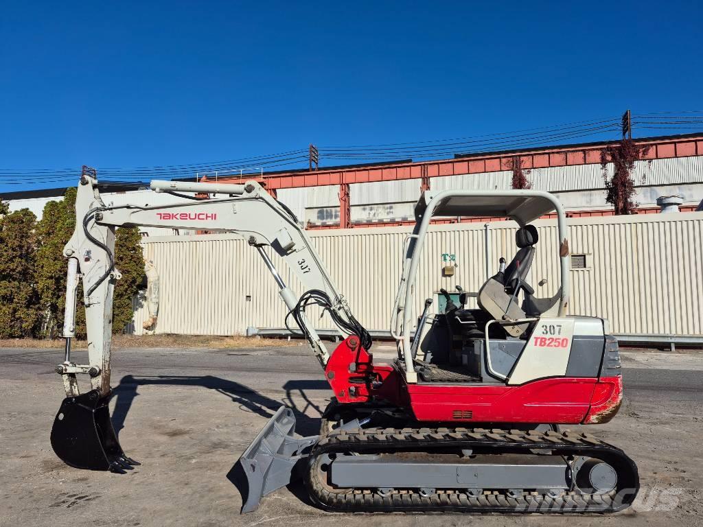 Takeuchi TB 250 Gravemaskiner på larvebånd