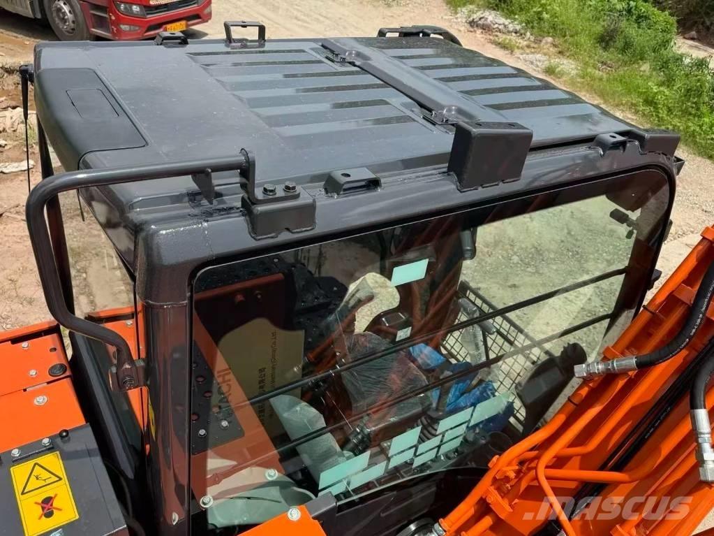 Hitachi ZX 130-6 Gravemaskiner på larvebånd