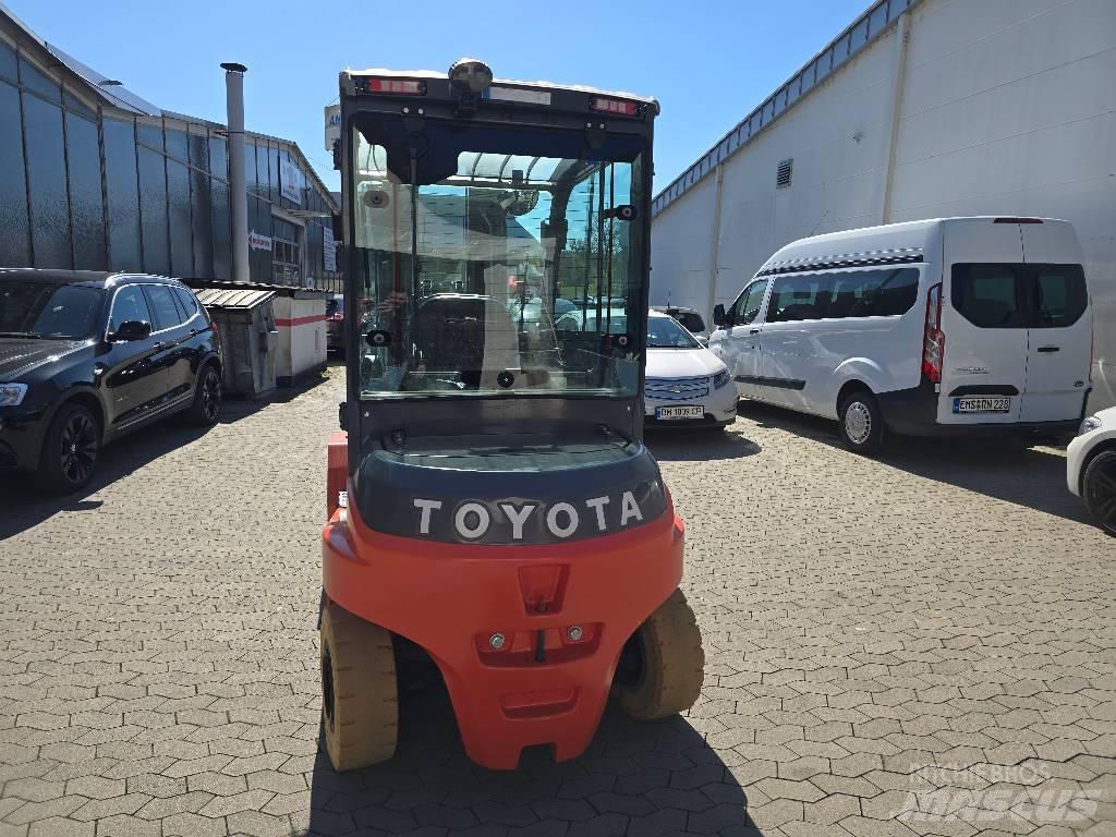 Toyota Traigo 80 El gaffeltrucks