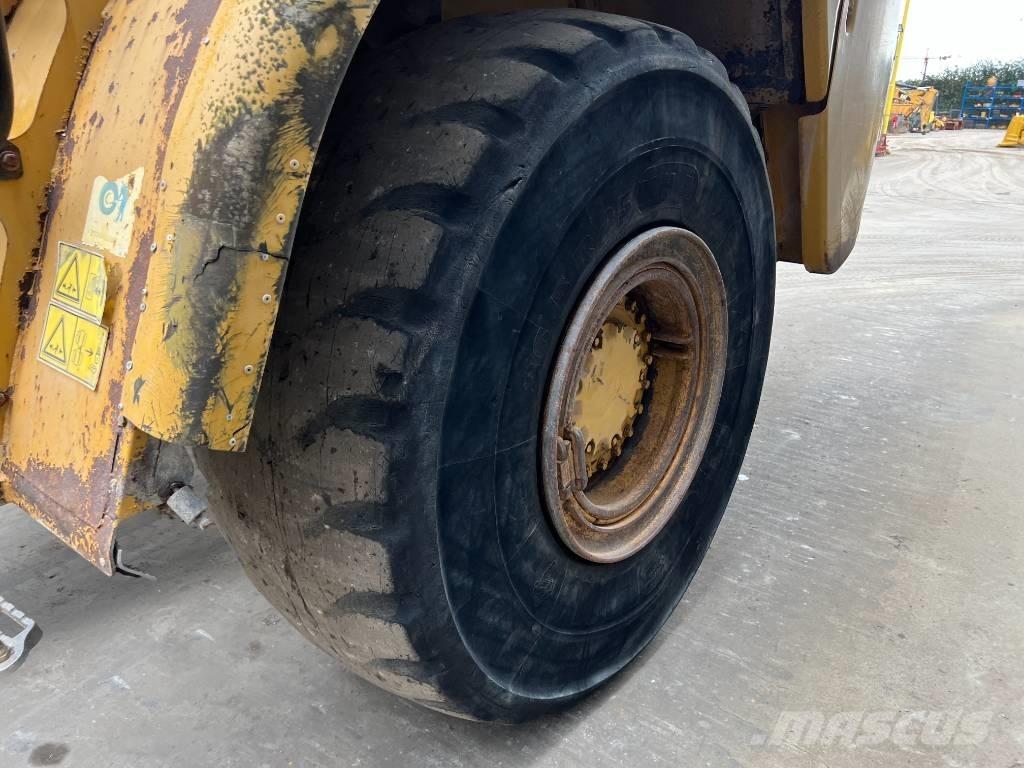 CAT 735 Terrængående lastbiler