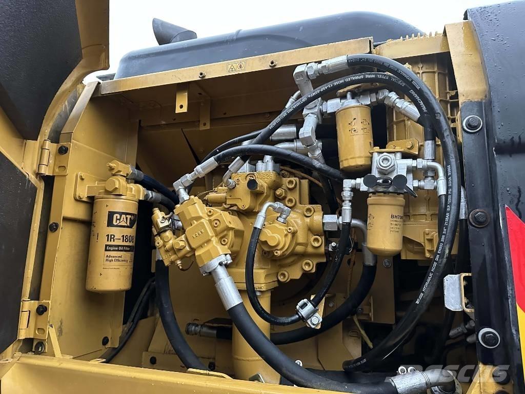 CAT 330D2 Gravemaskiner på larvebånd