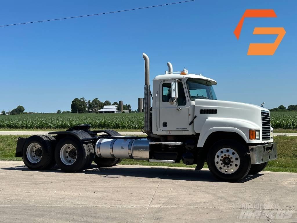 Mack CH 613 Trækkere