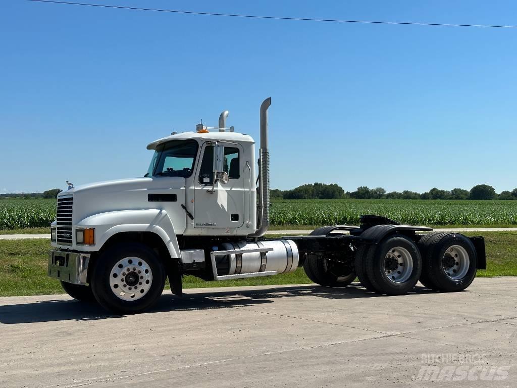 Mack CH 613 Trækkere