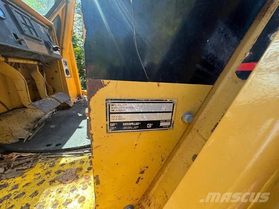 CAT D4C Bulldozer på larvebånd