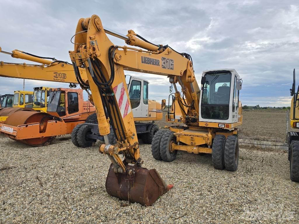 Liebherr A 316 Gravemaskiner på hjul