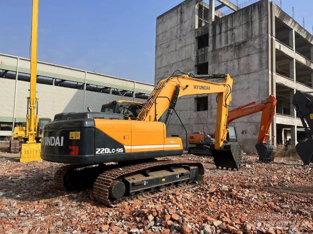 Hyundai R220 Gravemaskiner på larvebånd
