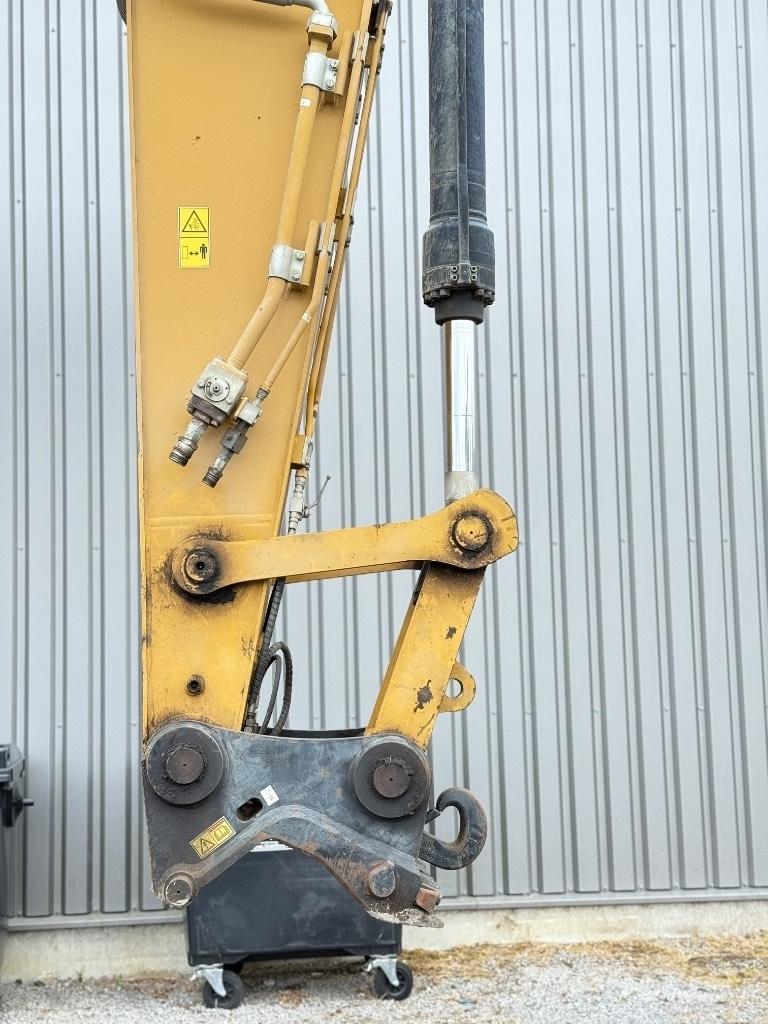 CAT 326 F L Gravemaskiner på larvebånd