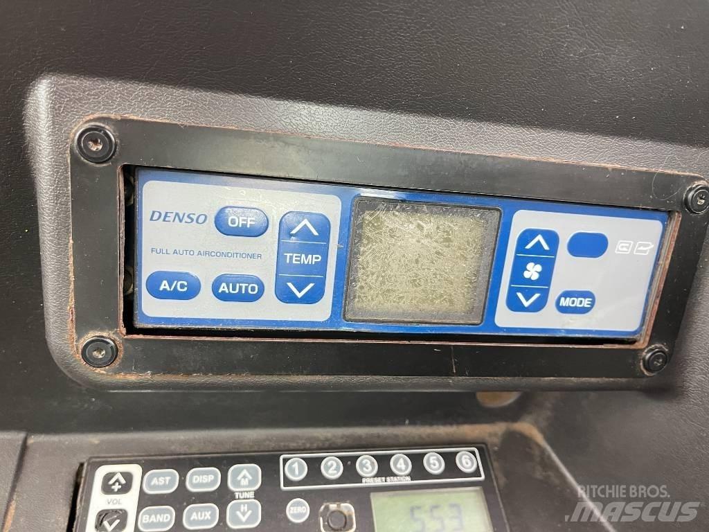 Takeuchi TB 295W Gravemaskiner på hjul