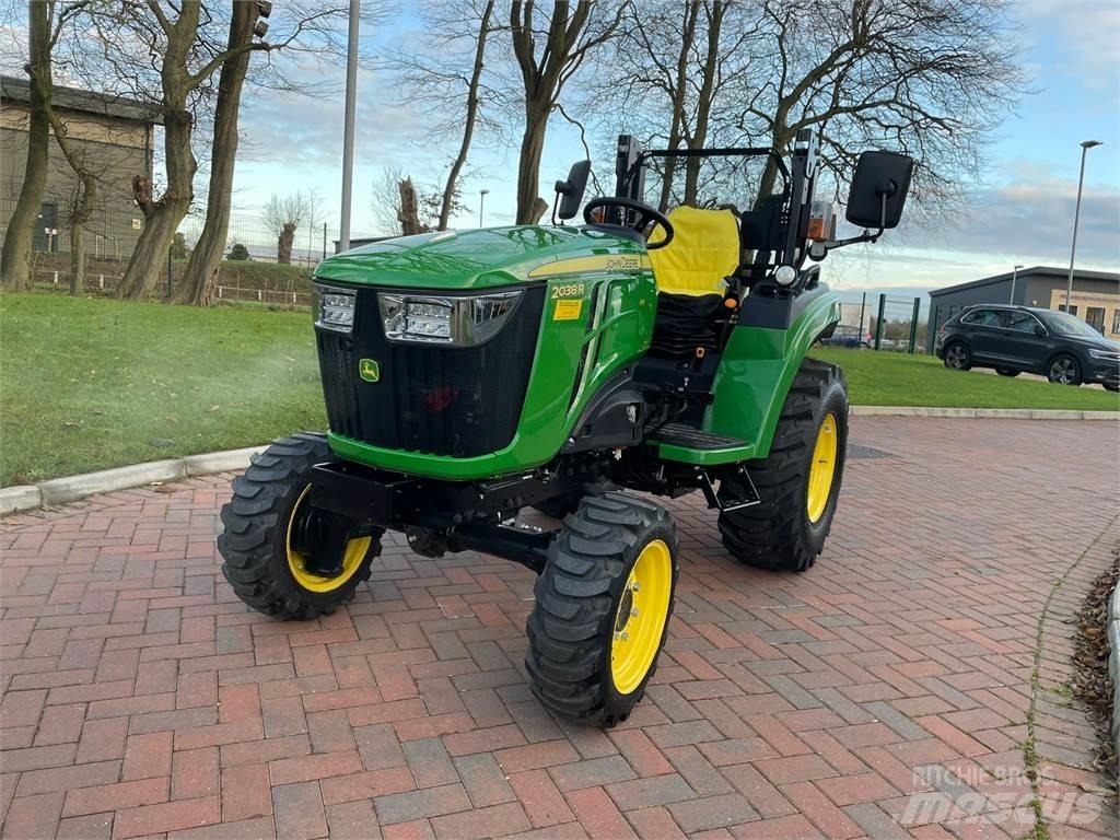 John Deere 2038R Kompakte traktorer