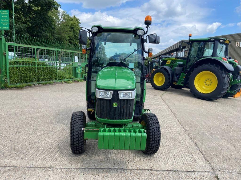 John Deere 3046R Kompakte traktorer