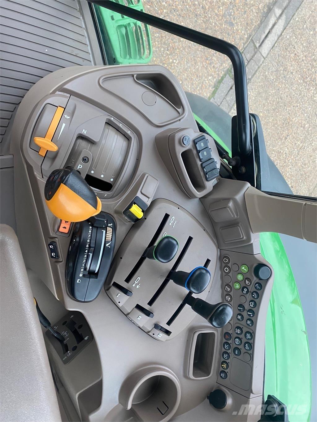 John Deere 6130M Traktorer