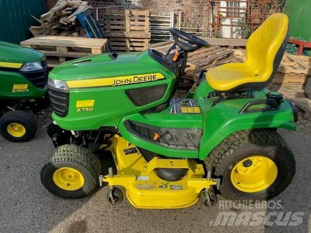John Deere X750 Traktorer