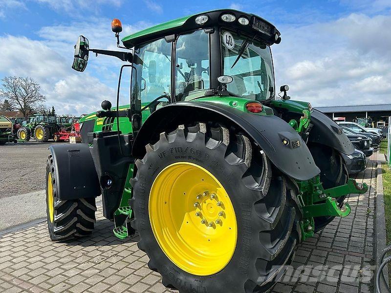 John Deere 6215R Traktorer