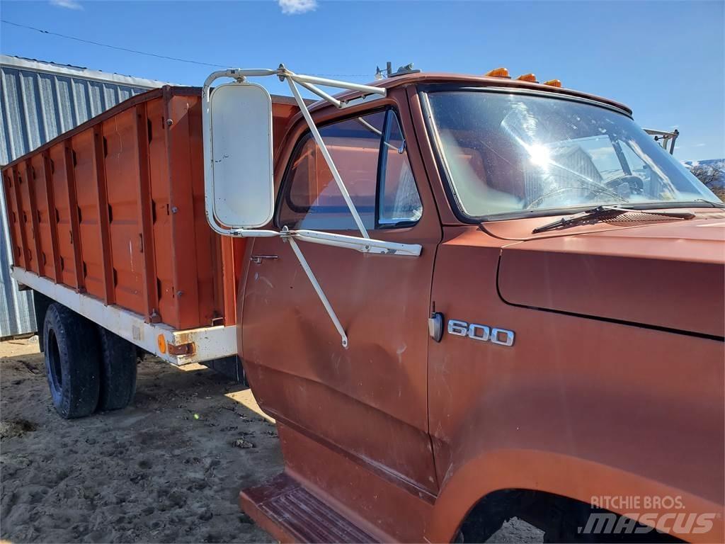 Dodge D600 Andre lastbiler