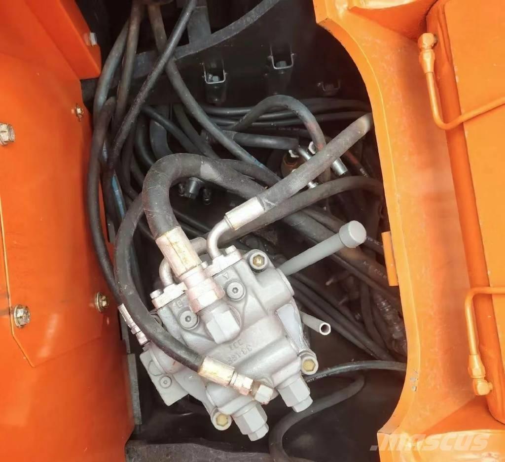 Hitachi 135US-6 Gravemaskiner på larvebånd