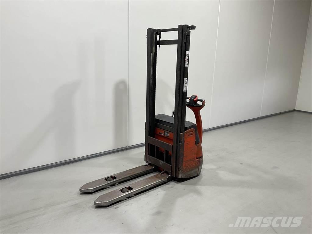 Linde L12 Selvkørende stablere