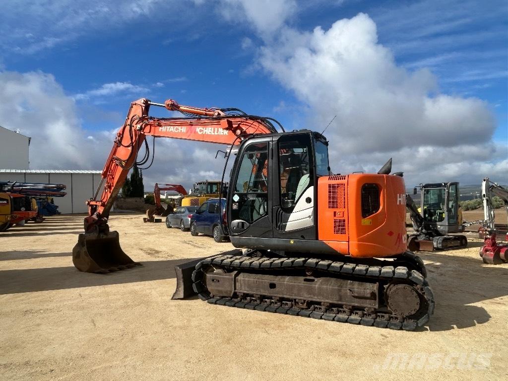 Hitachi ZX 135 Gravemaskiner på larvebånd