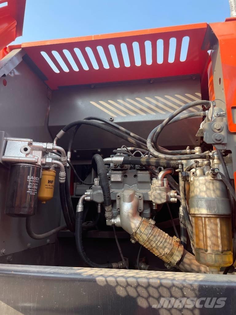 Hitachi ZX 210 Gravemaskiner på larvebånd