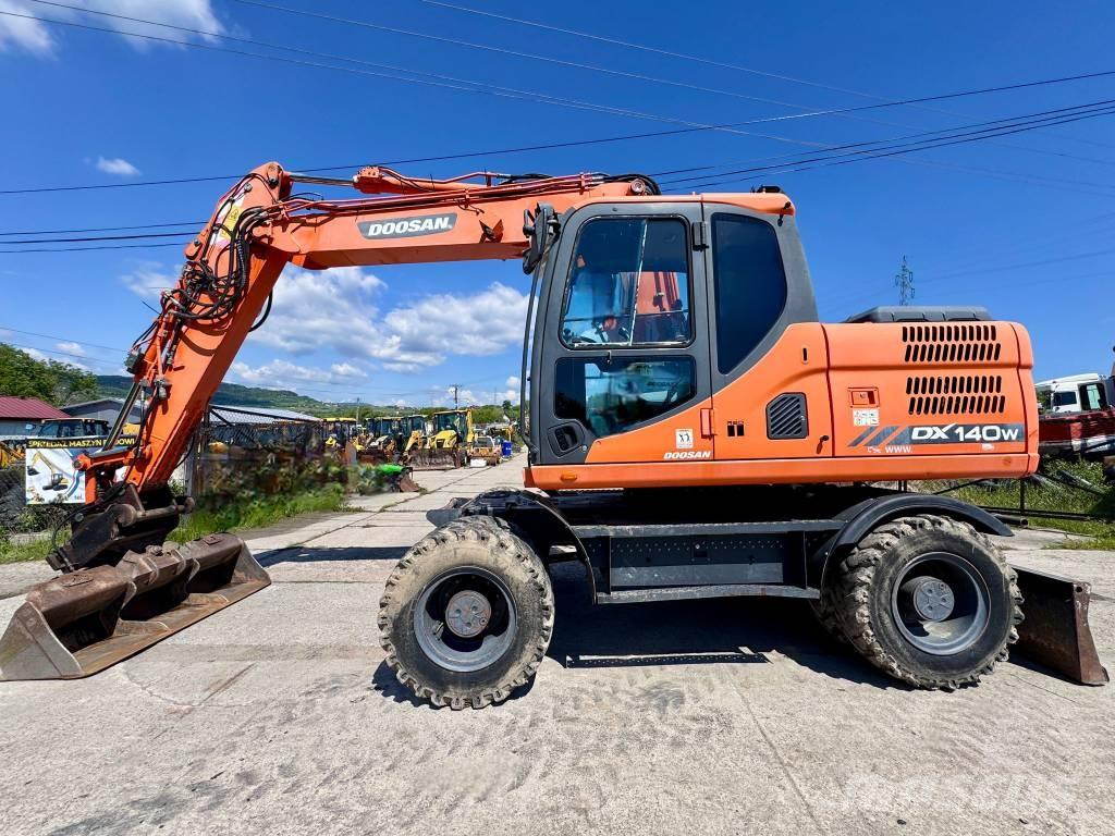 Doosan DX 140 W-3 Gravemaskiner på hjul