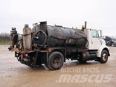 International 8100 Asfaltudlæggere