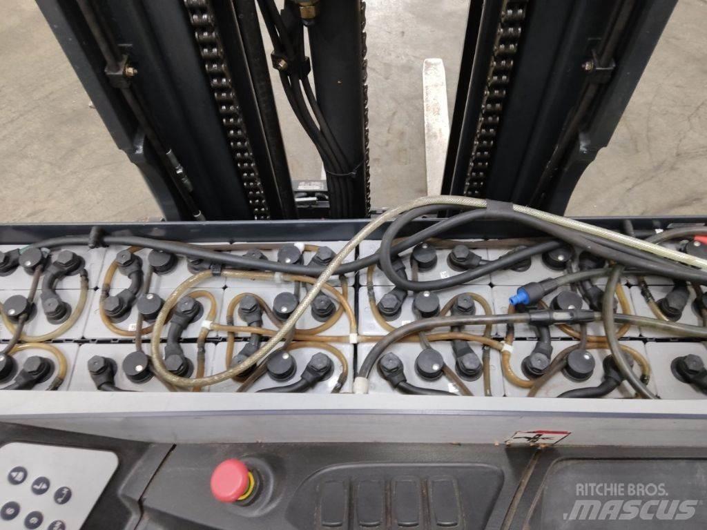 Still FM-X14 Reachtruck