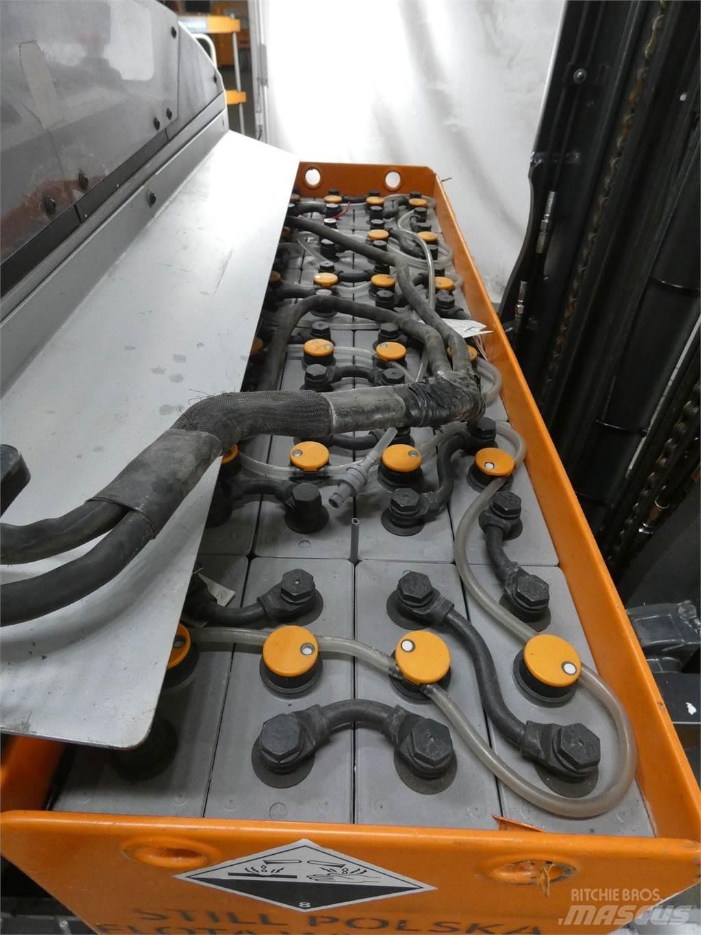 Still FM-X17 Reachtruck