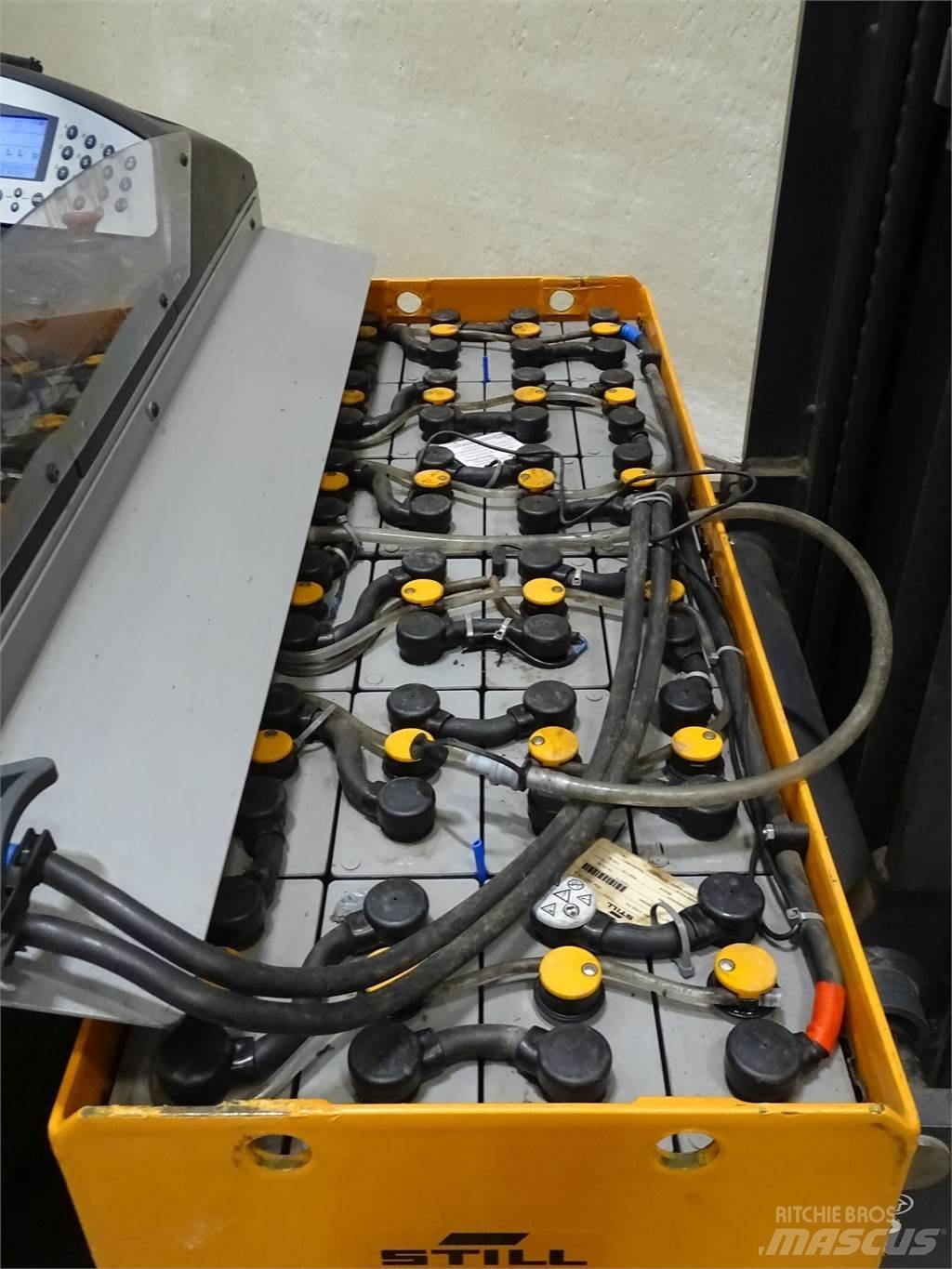 Still FM-X17 Reachtruck