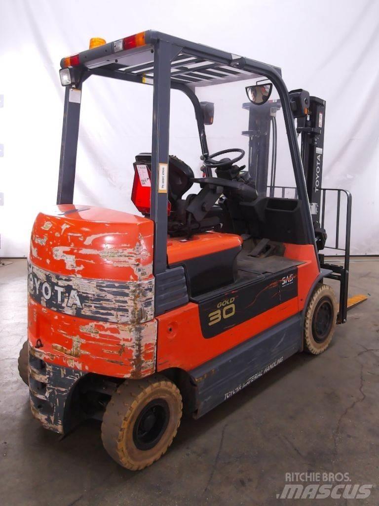 Toyota 7FBMF30 El gaffeltrucks